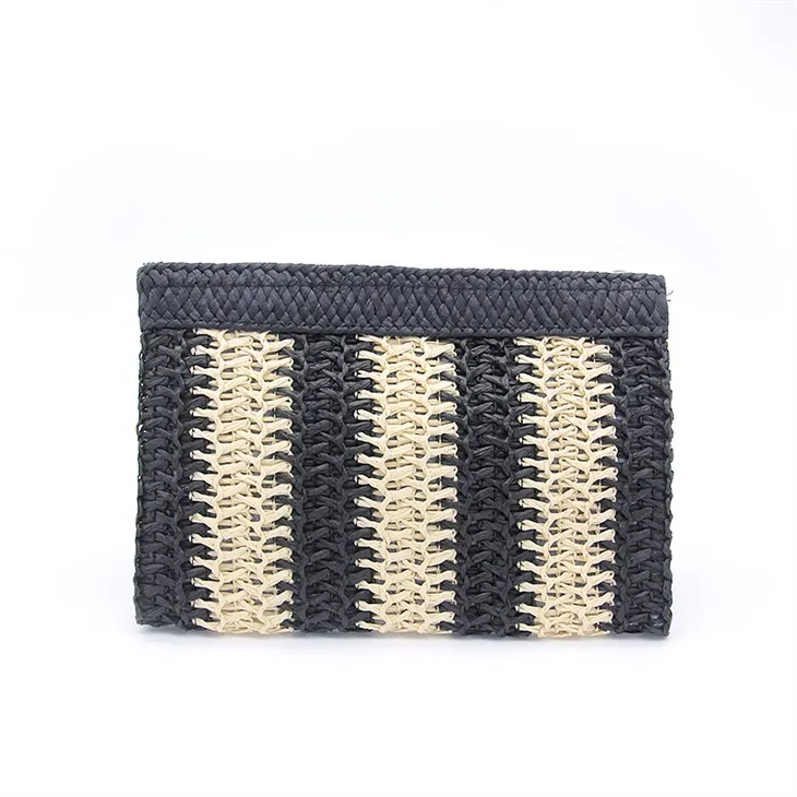 Svart liten virkad väska