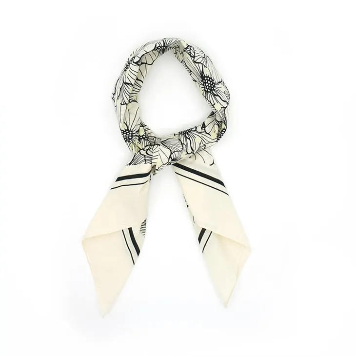 Ecru blommor bomullsbandana S110