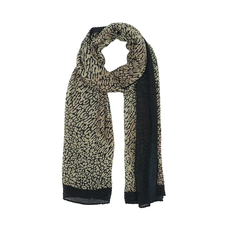 Leopard polyscarf