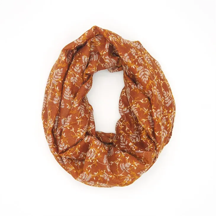 Röda blommiga halsdukar för kvinnor